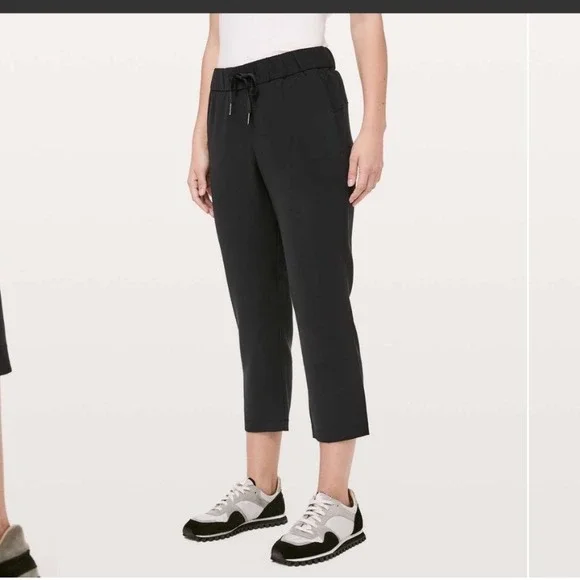 LULULEMON On The Fly Crop Pants In Black Size 10 - Picture 1 of 8
